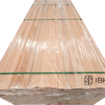 Pacote de madeira aplainada empacotado